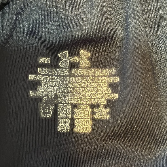 Under Armour Golf Capris Size M❤️❤️ - Picture 4 of 4